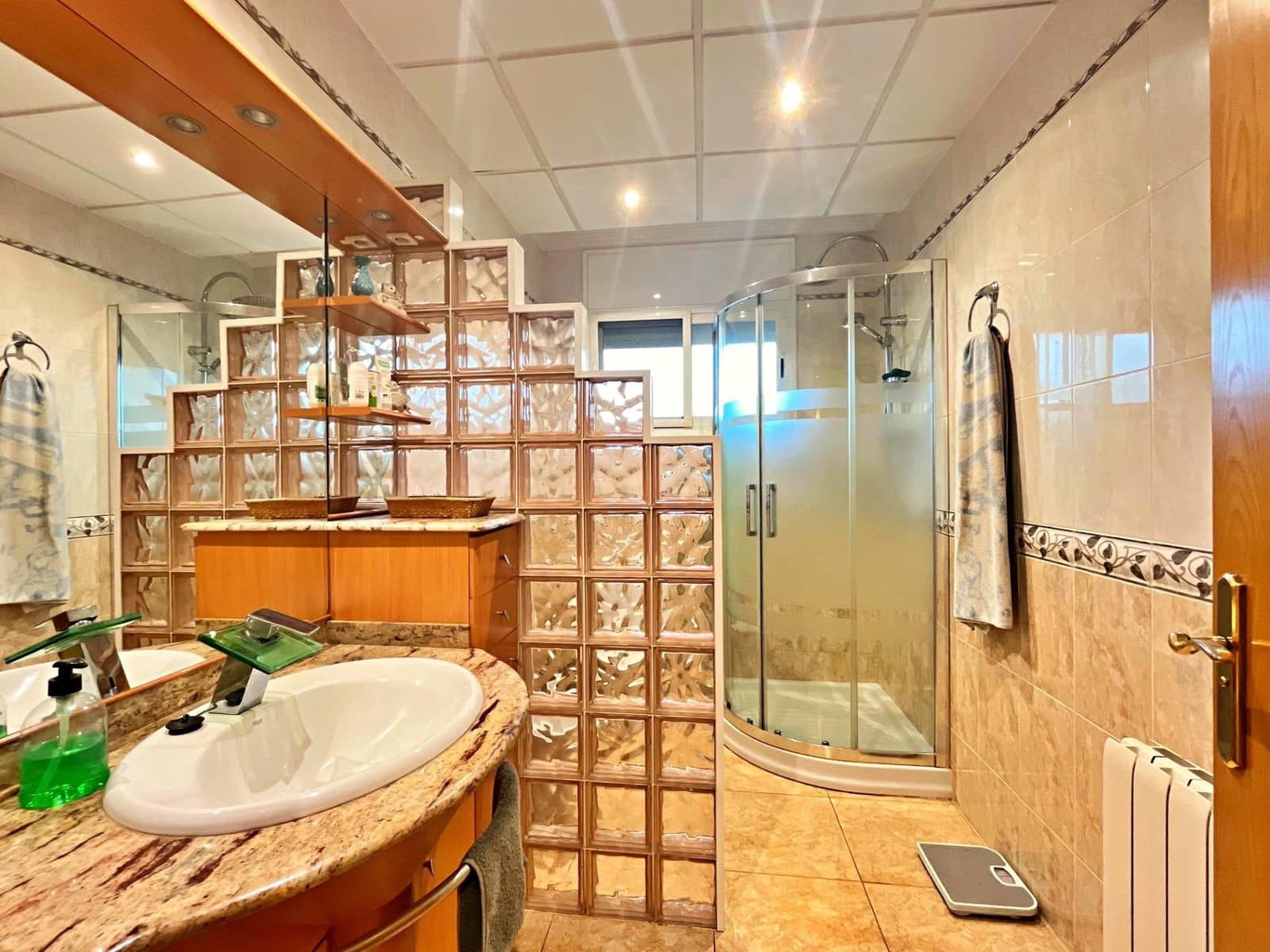 6 soveværelse Villa til salg i Santa Barbara med garage - € 450.000 (Ref: 9440016)