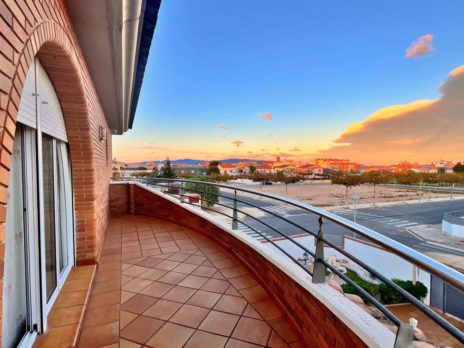 6 soveværelse Villa til salg i Santa Barbara med garage - € 450.000 (Ref: 9440016)