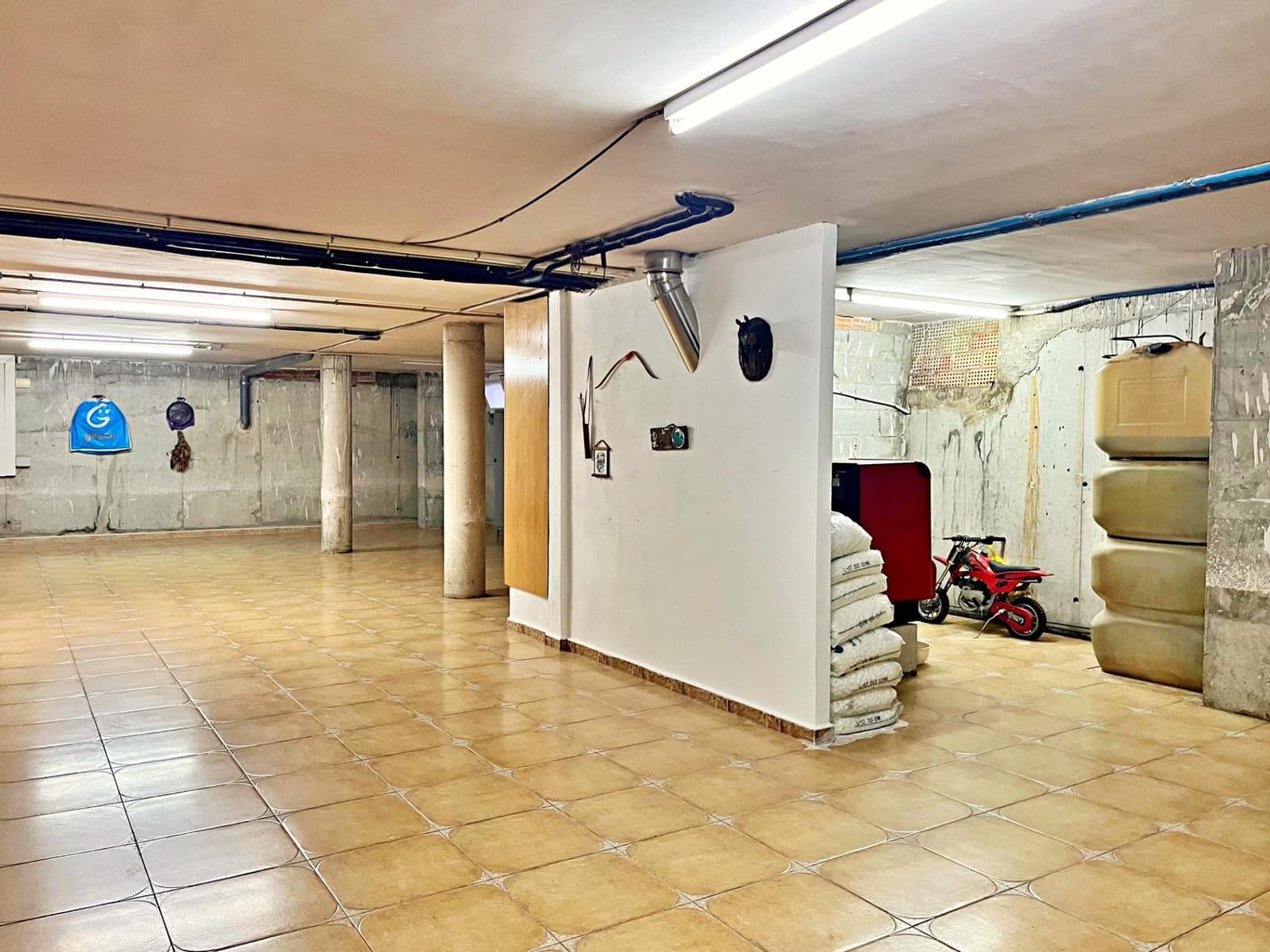 6 soveværelse Villa til salg i Santa Barbara med garage - € 450.000 (Ref: 9440016)