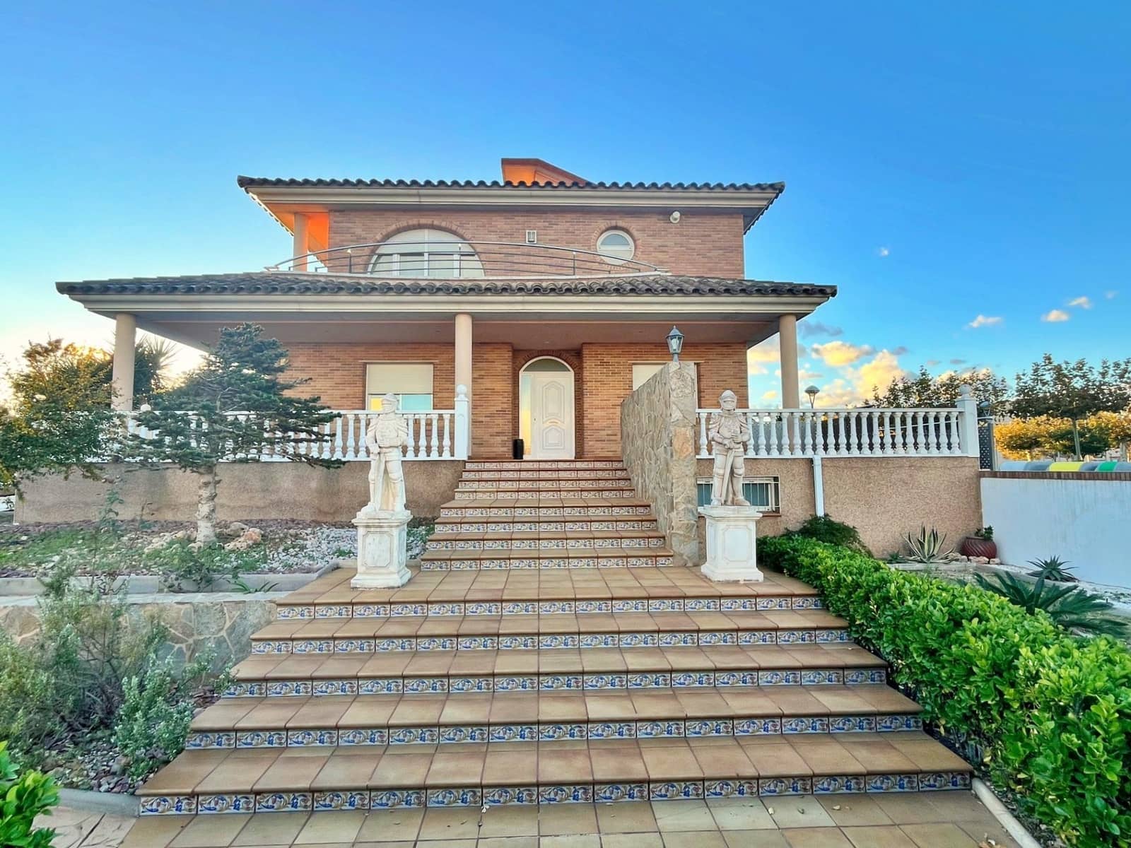 6 soveværelse Villa til salg i Santa Barbara med garage - € 450.000 (Ref: 9440016)