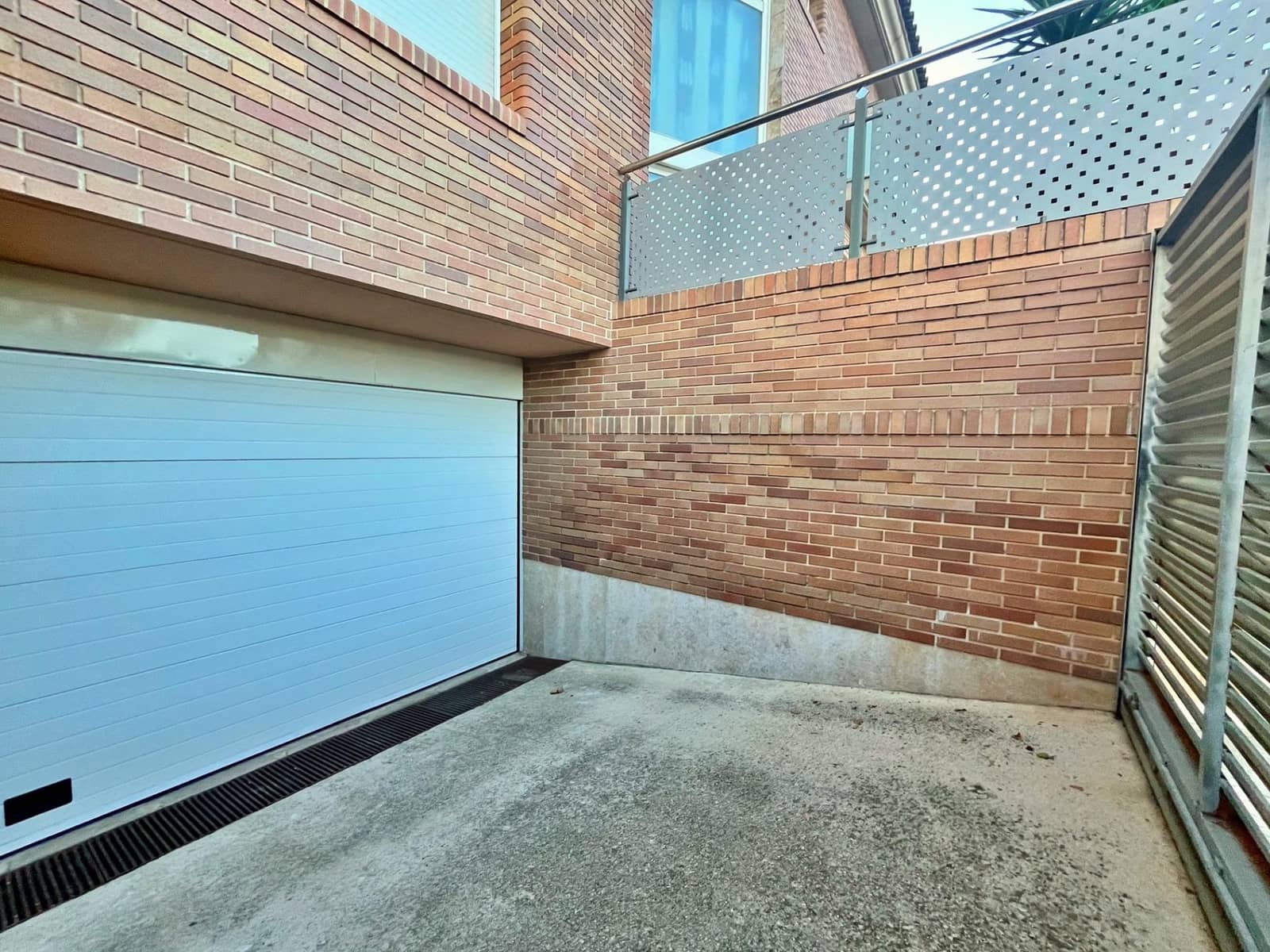 6 soveværelse Villa til salg i Santa Barbara med garage - € 450.000 (Ref: 9440016)