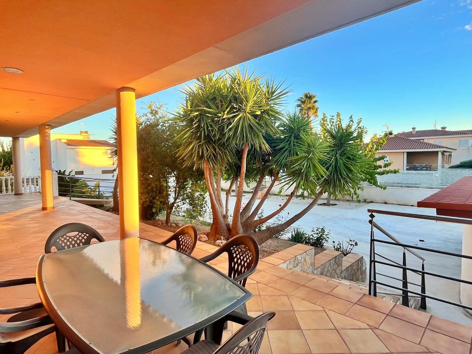 6 soveværelse Villa til salg i Santa Barbara med garage - € 450.000 (Ref: 9440016)