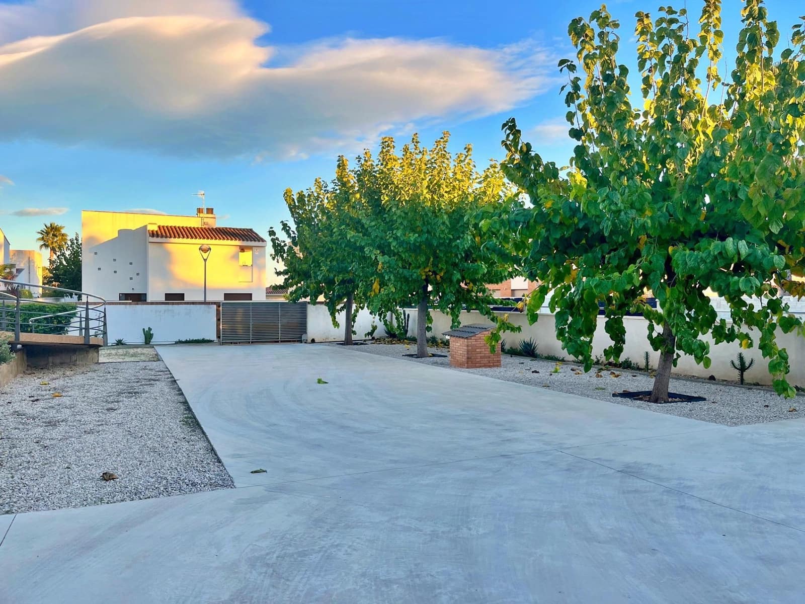 6 soveværelse Villa til salg i Santa Barbara med garage - € 450.000 (Ref: 9440016)