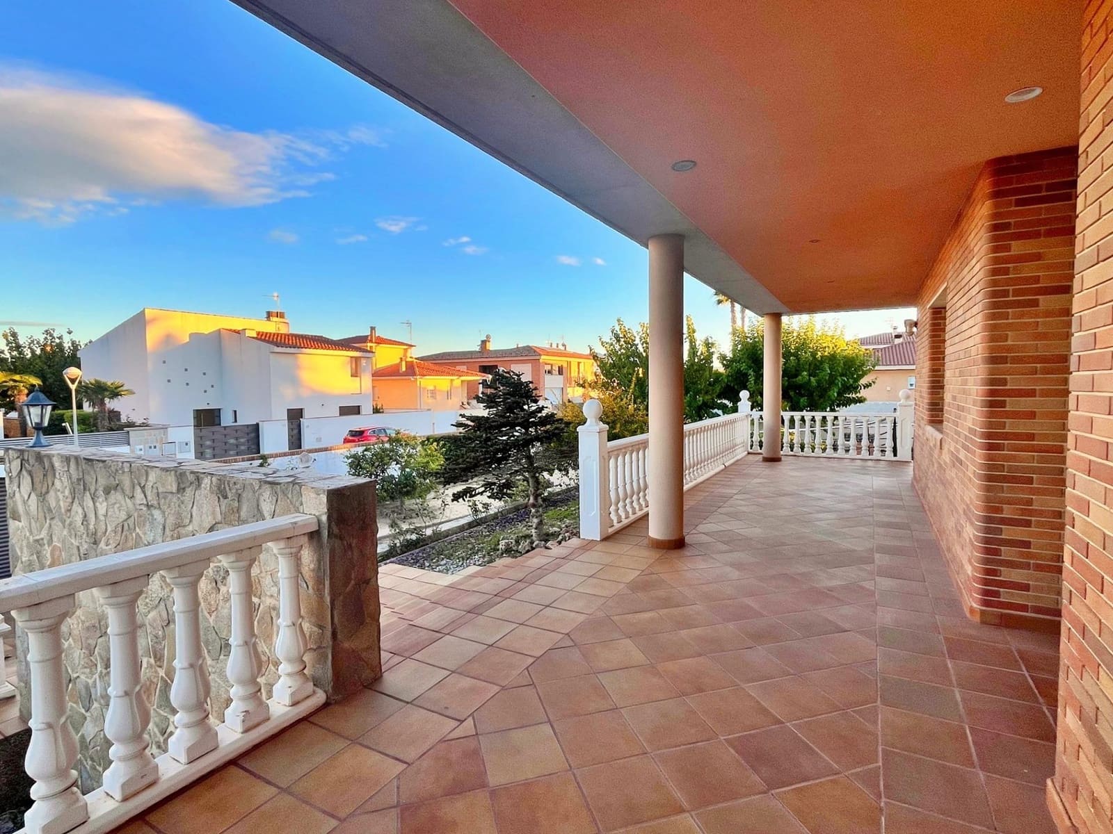 6 soveværelse Villa til salg i Santa Barbara med garage - € 450.000 (Ref: 9440016)