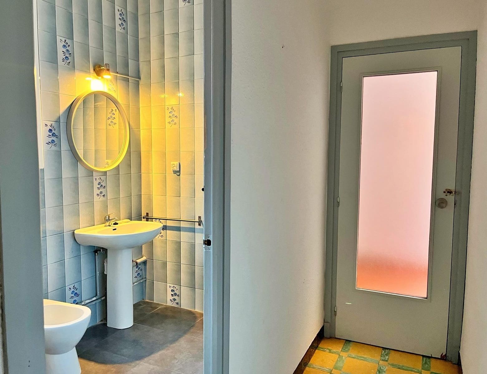 4 slaapkamer Flat te huur in Tortosa - € 600 (Ref: 9446244)