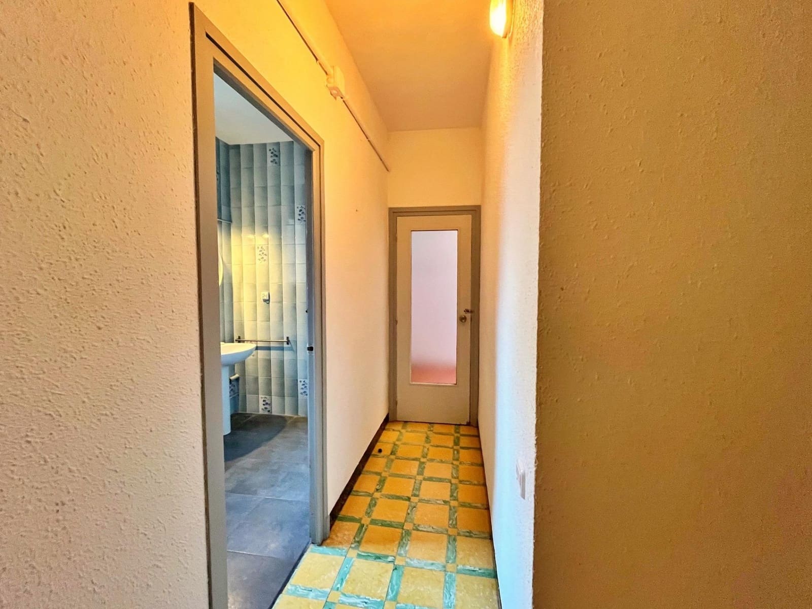 4 slaapkamer Flat te huur in Tortosa - € 600 (Ref: 9446244)