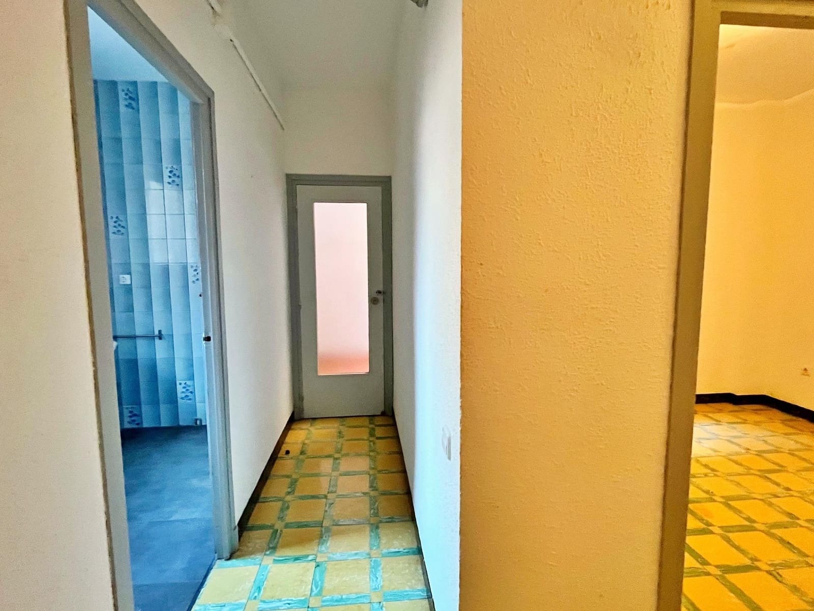4 slaapkamer Flat te huur in Tortosa - € 600 (Ref: 9446244)