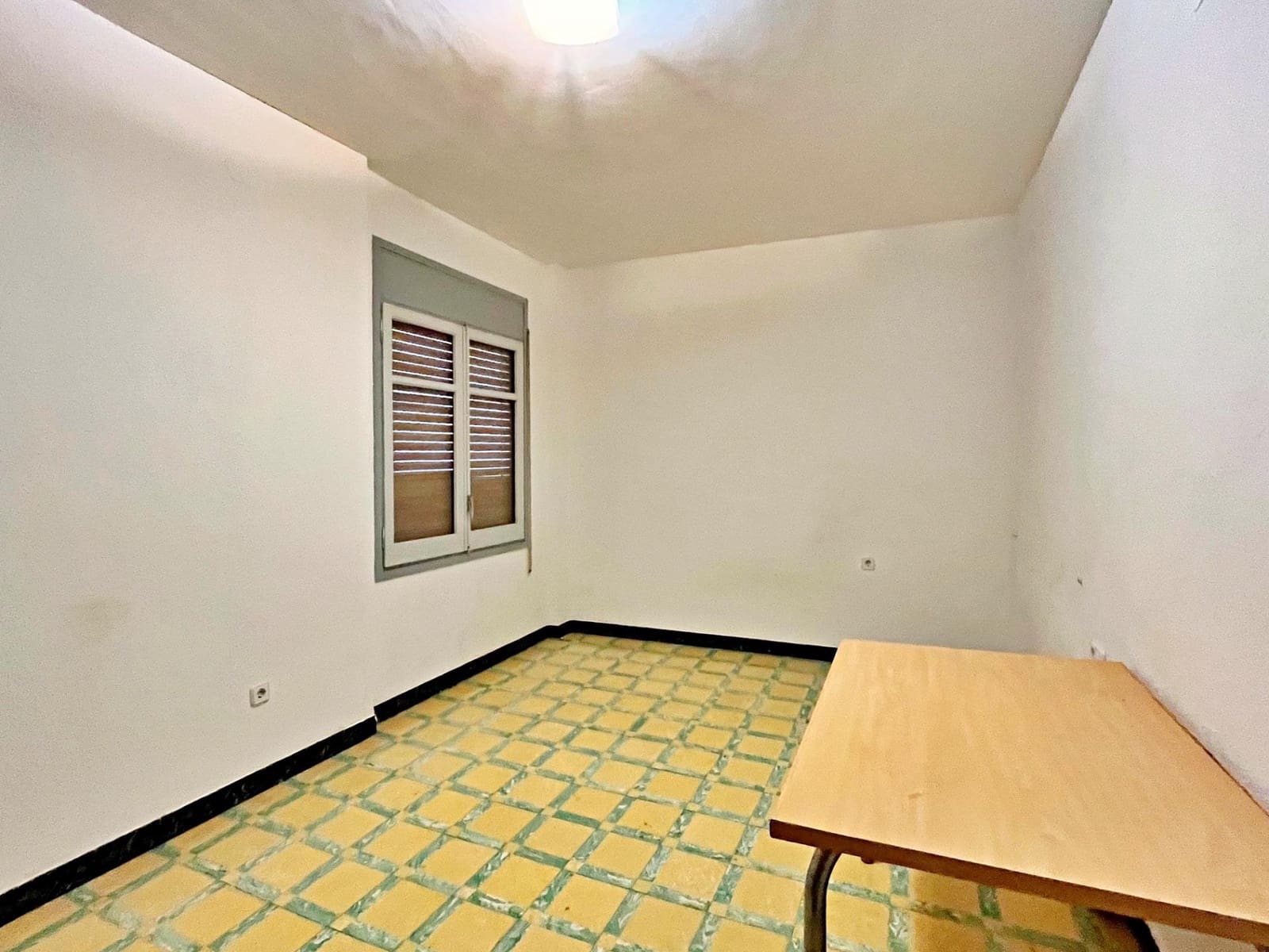 4 slaapkamer Flat te huur in Tortosa - € 600 (Ref: 9446244)