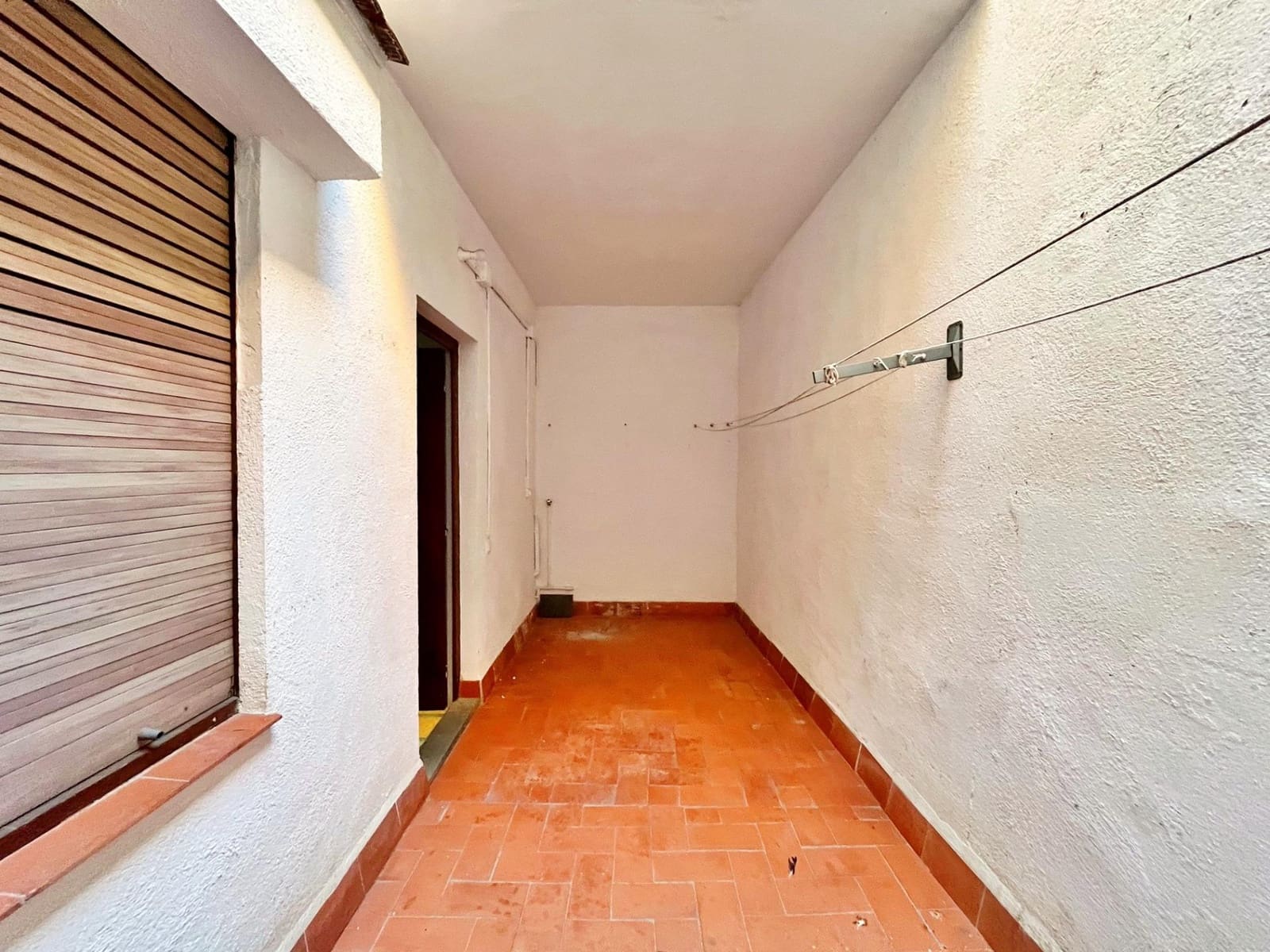 4 slaapkamer Flat te huur in Tortosa - € 600 (Ref: 9446244)