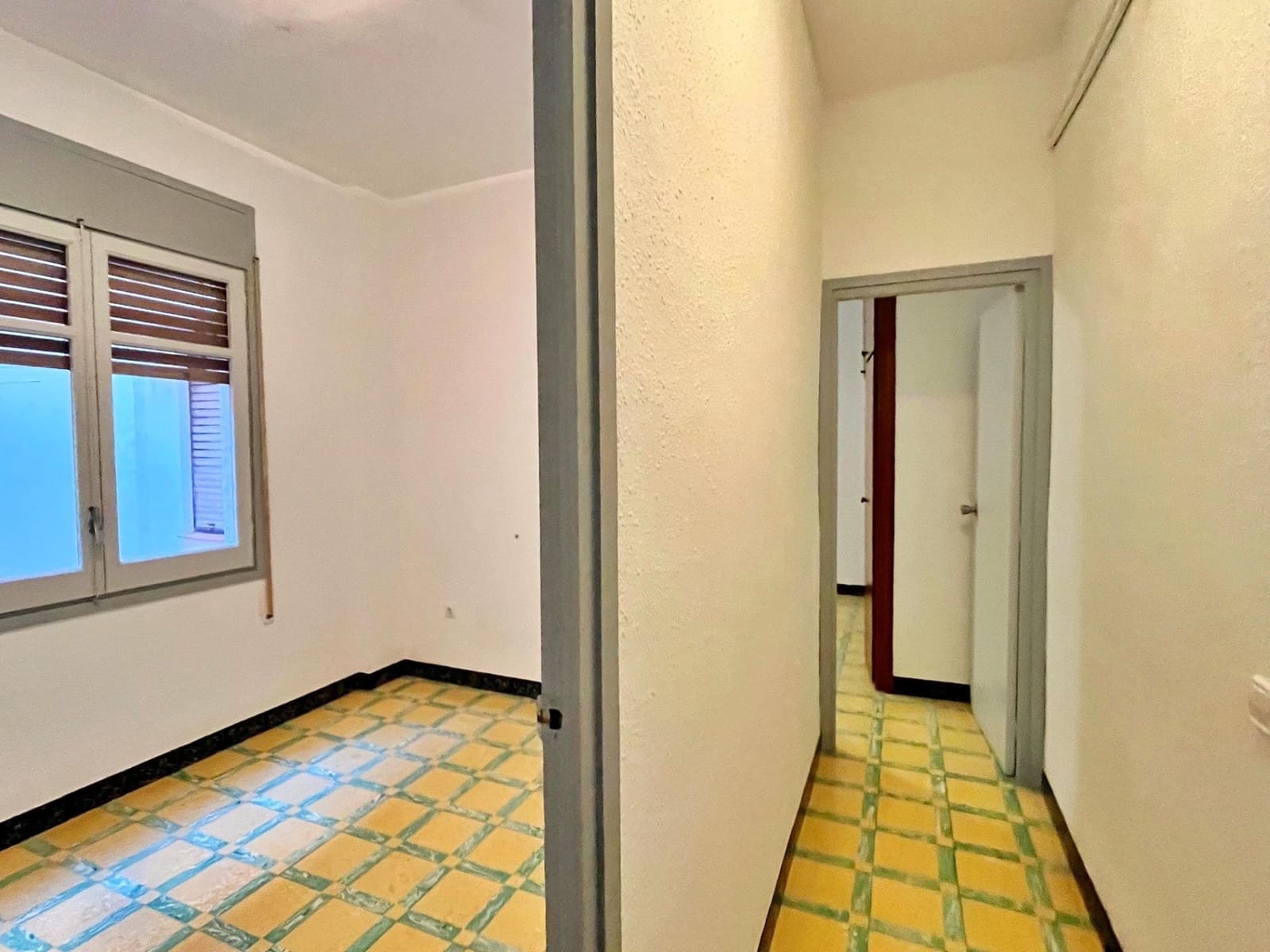 4 slaapkamer Flat te huur in Tortosa - € 600 (Ref: 9446244)
