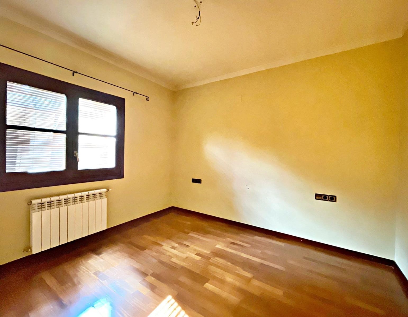 4 bedroom Villa for sale in Tortosa - € 330,000 (Ref: 9497137)