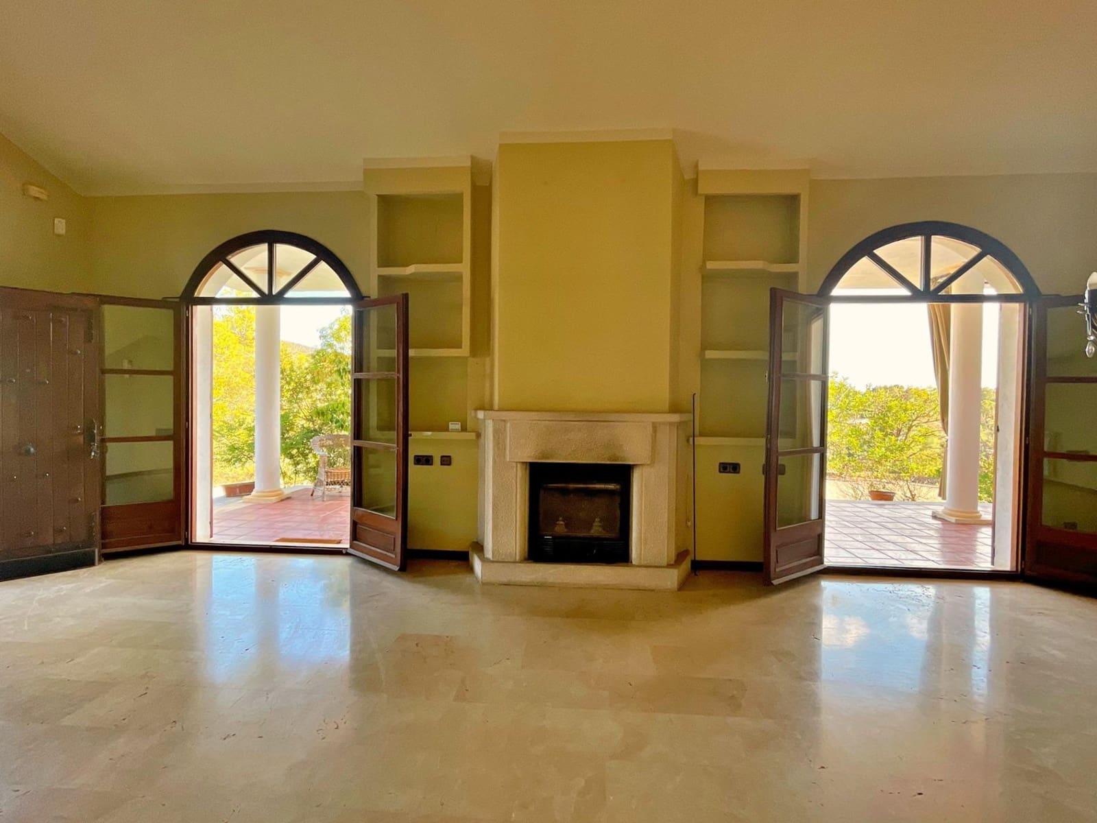 4 bedroom Villa for sale in Tortosa - € 330,000 (Ref: 9497137)