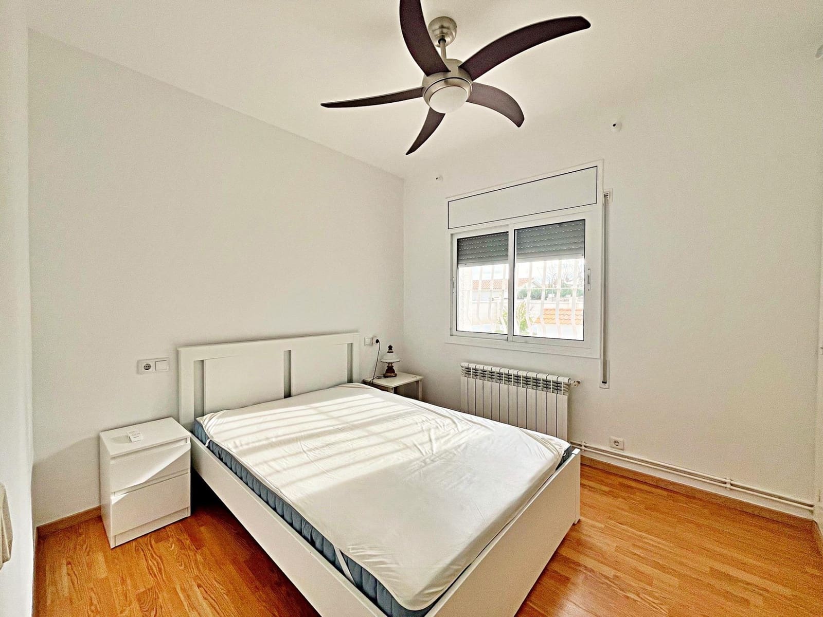 Chalet de 3 habitaciones en Amposta en venta con piscina - 350.000 € (Ref: 9516012)