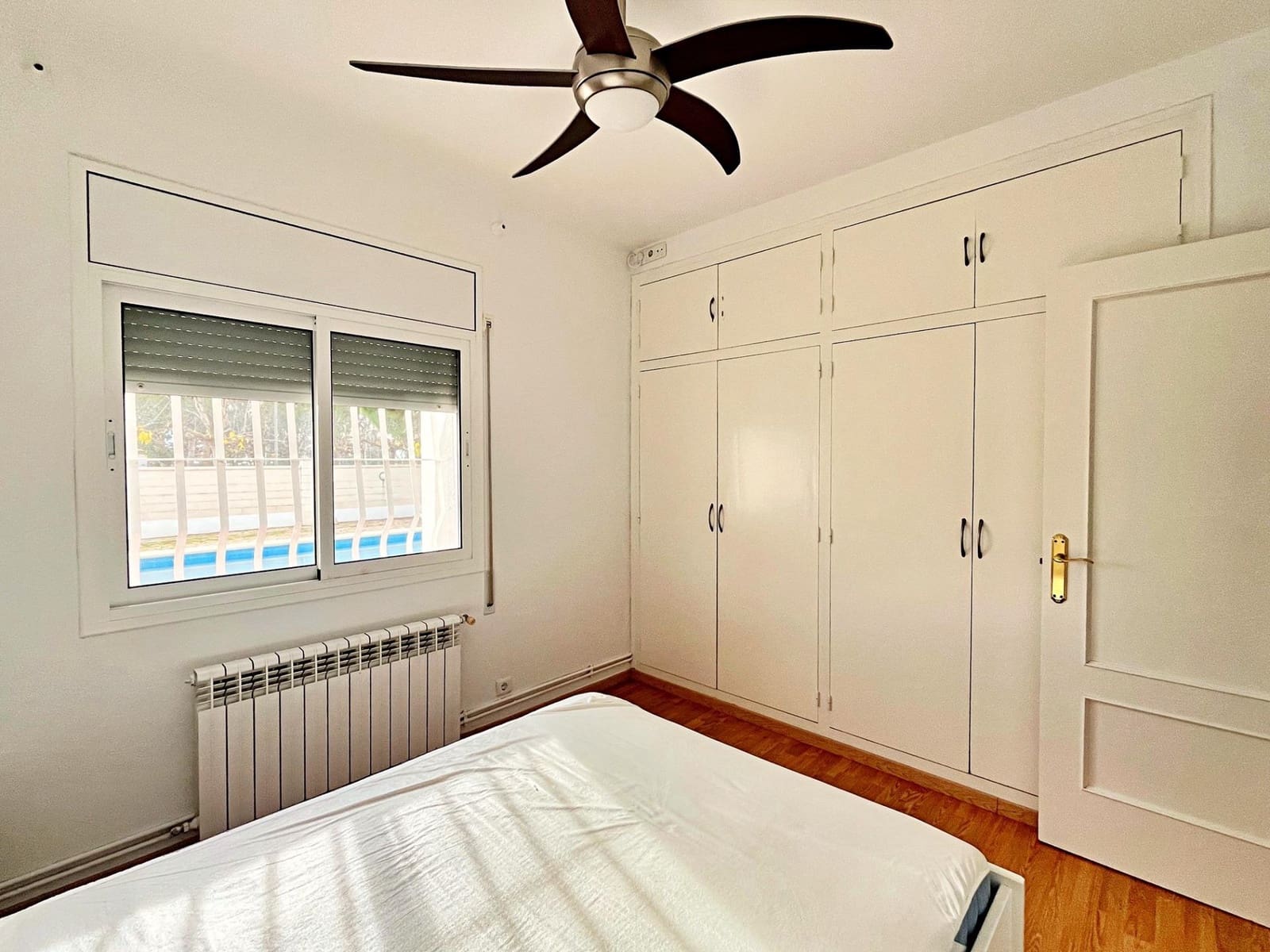 Chalet de 3 habitaciones en Amposta en venta con piscina - 350.000 € (Ref: 9516012)