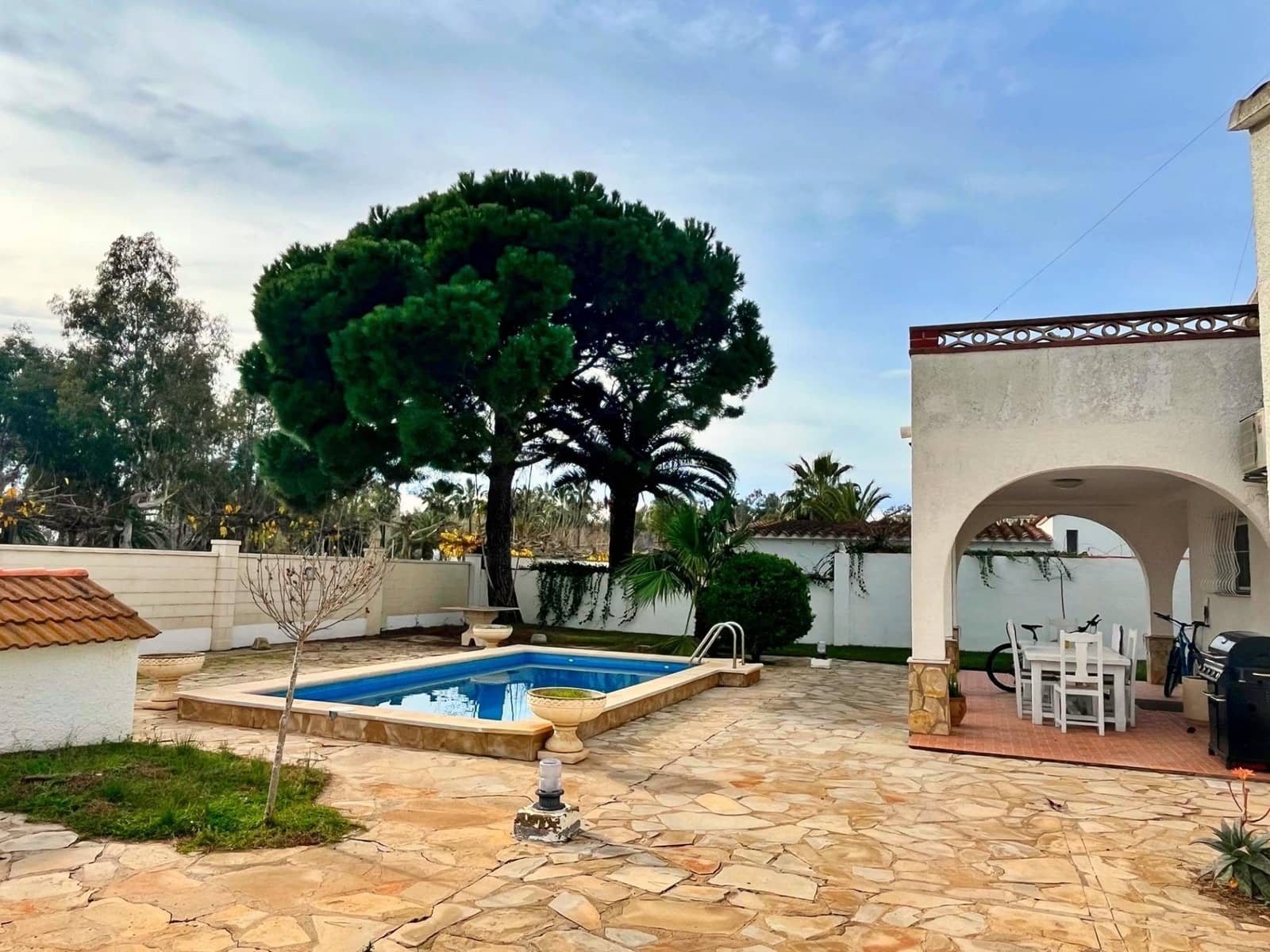 Chalet de 3 habitaciones en Amposta en venta con piscina - 350.000 € (Ref: 9516012)