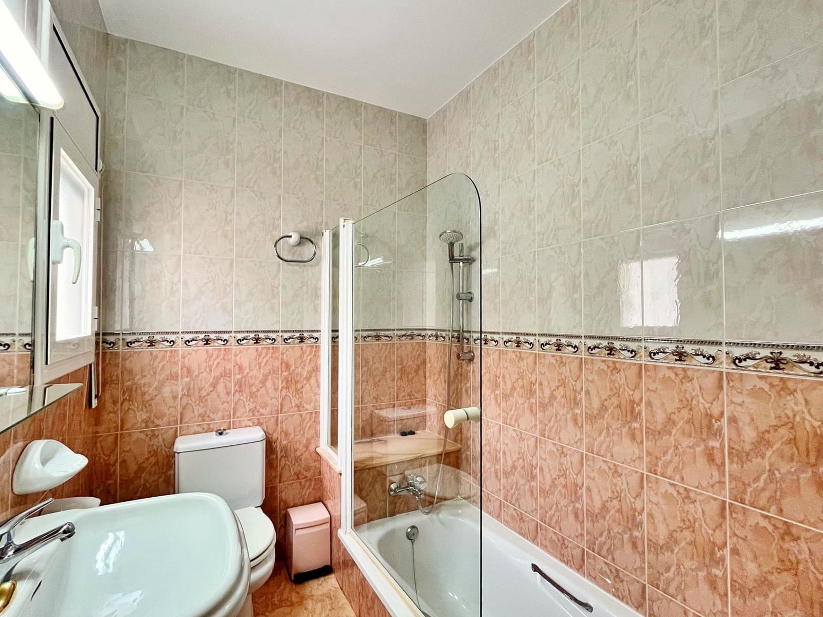 Chalet de 3 habitaciones en Amposta en venta con piscina - 350.000 € (Ref: 9516012)