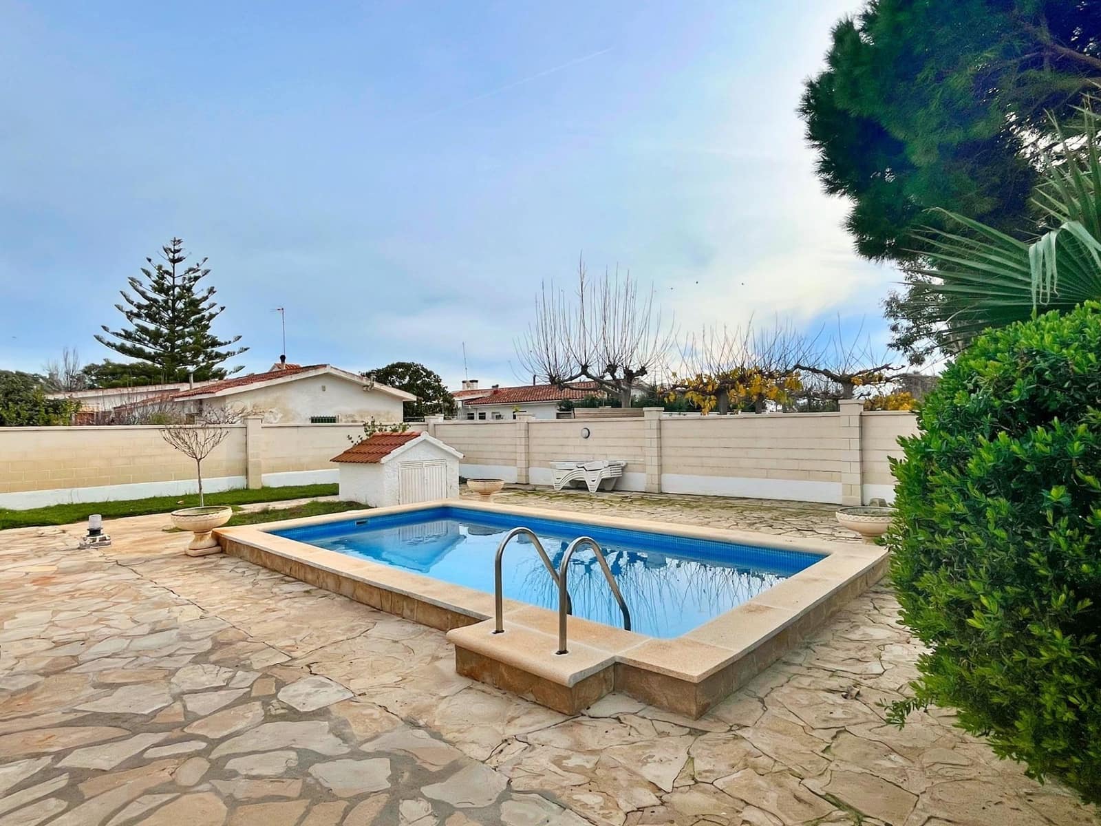 Chalet de 3 habitaciones en Amposta en venta con piscina - 350.000 € (Ref: 9516012)