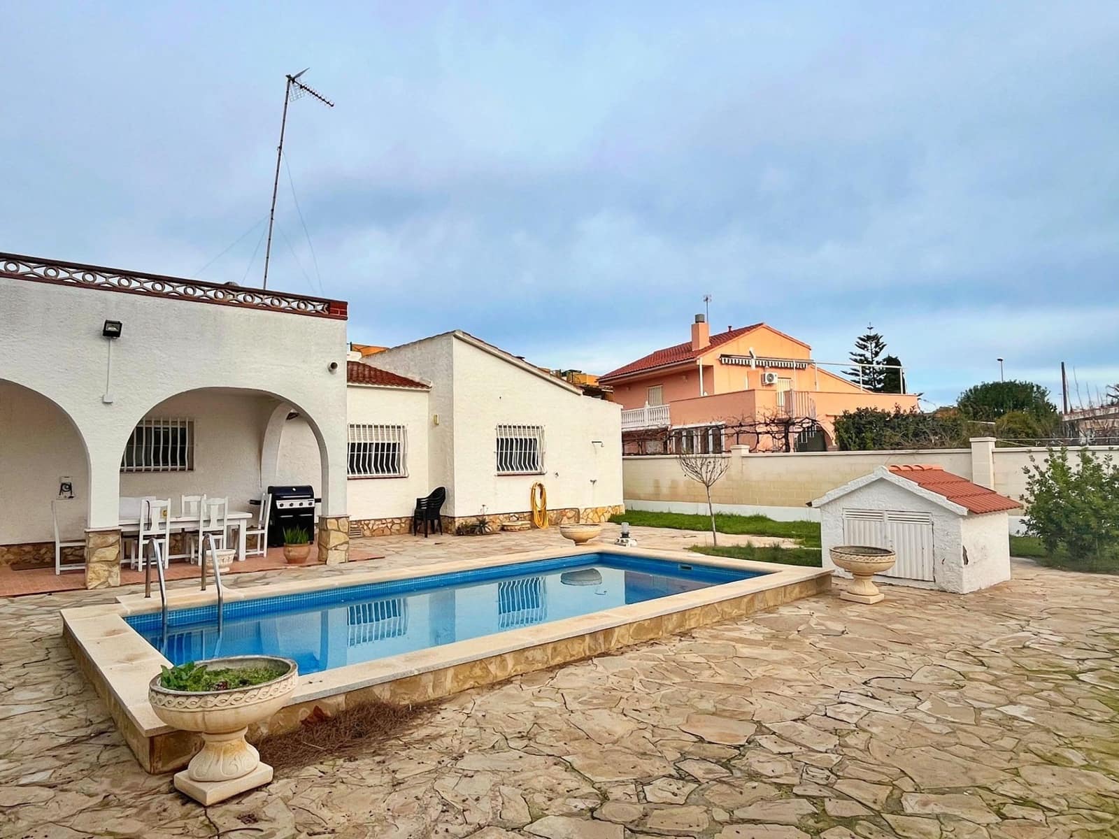 Chalet de 3 habitaciones en Amposta en venta con piscina - 350.000 € (Ref: 9516012)