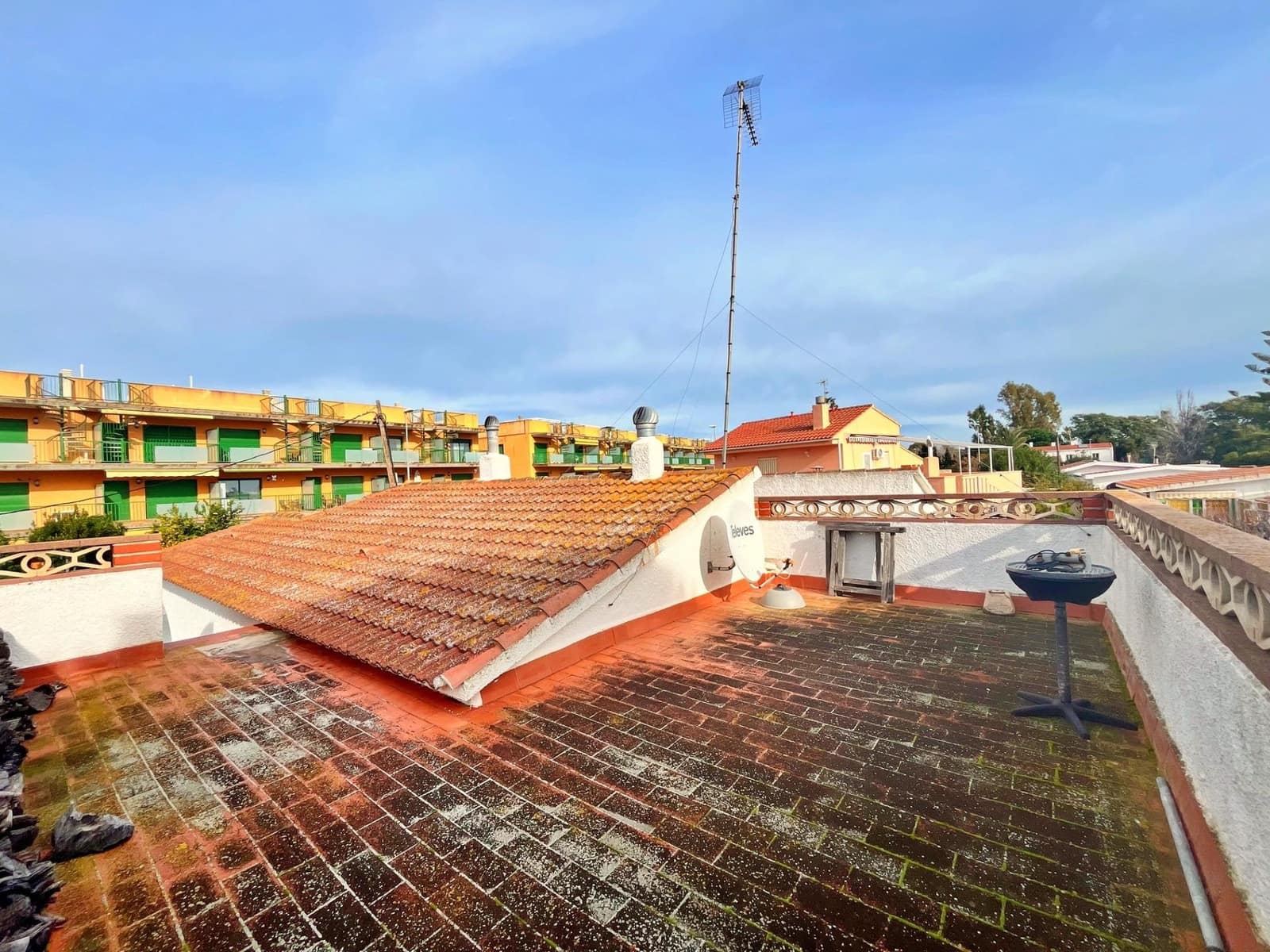 Chalet de 3 habitaciones en Amposta en venta con piscina - 350.000 € (Ref: 9516012)