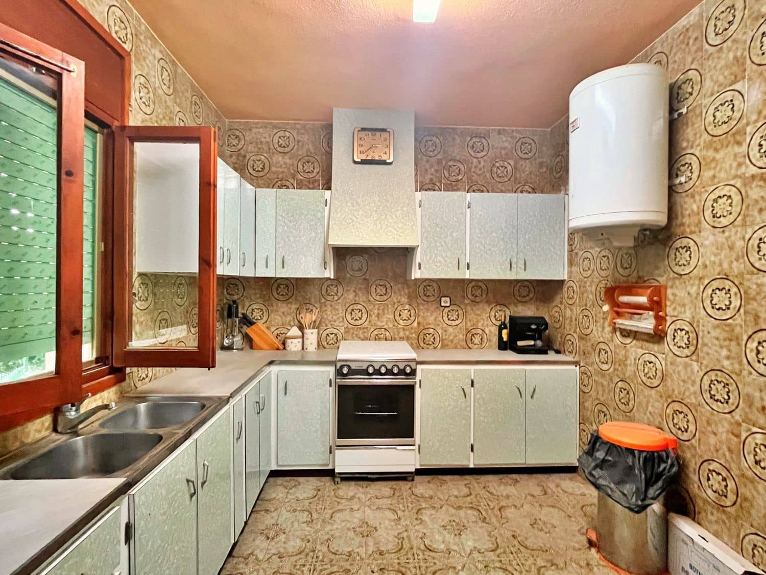 6 bedroom Villa for sale in Camarles - € 630,000 (Ref: 9533648)