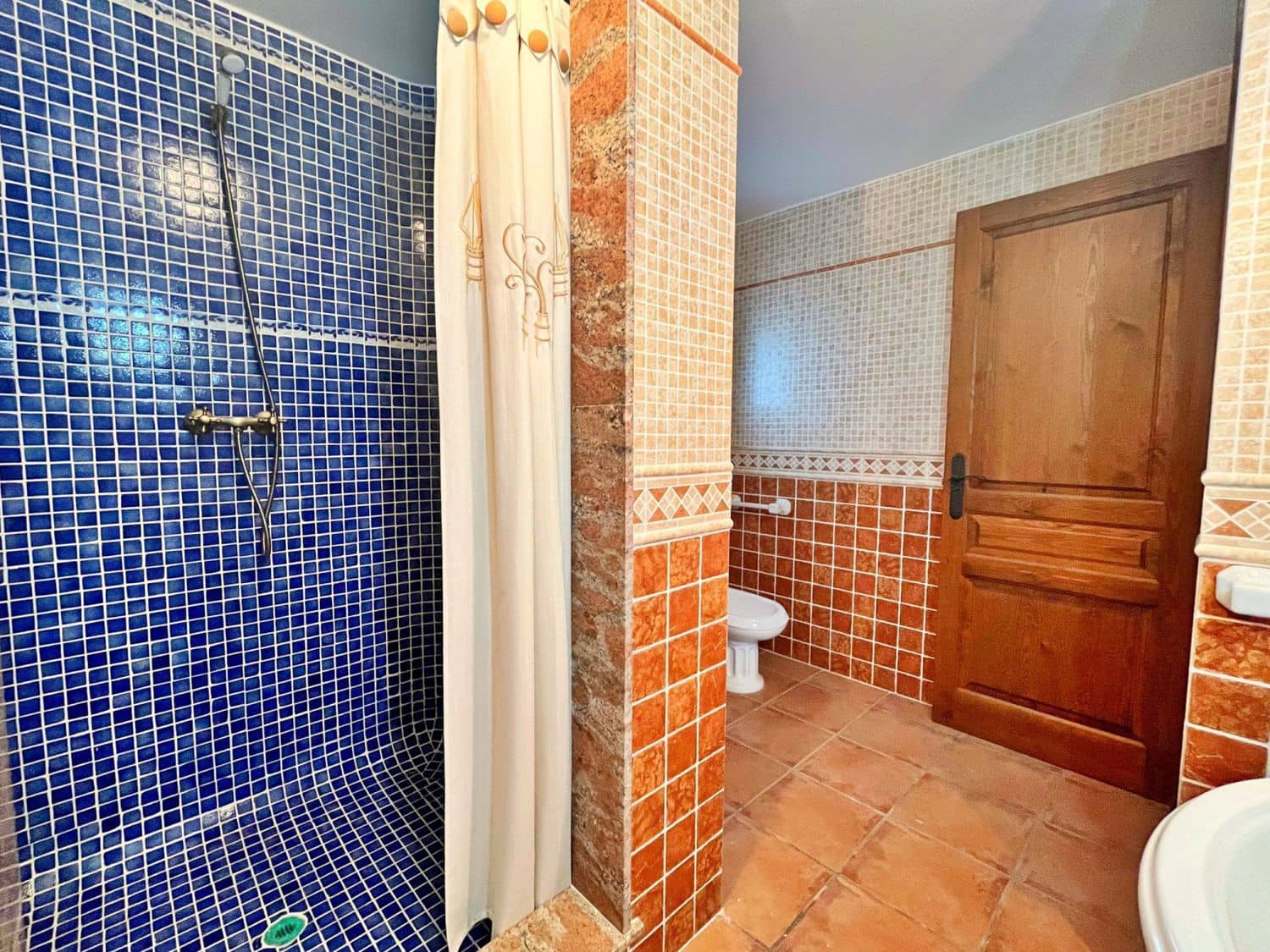 6 bedroom Villa for sale in Camarles - € 630,000 (Ref: 9533648)