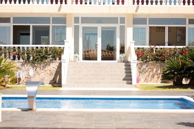 2 soveværelse Villa til salg i L'Ampolla med swimmingpool - € 685.000 (Ref: 9770599)