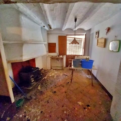 3 soveværelse Byhus til salg i Tivenys - € 23.000 (Ref: 9820442)
