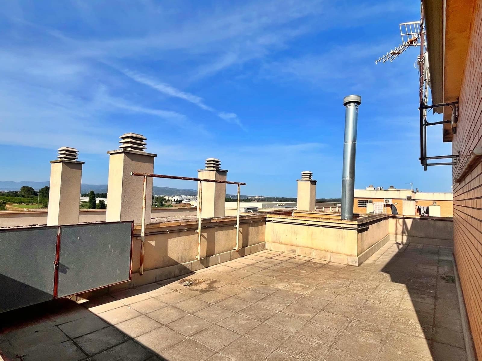 4 bedroom Flat for sale in Santa Barbara with garage - € 108,000 (Ref: 9833600)