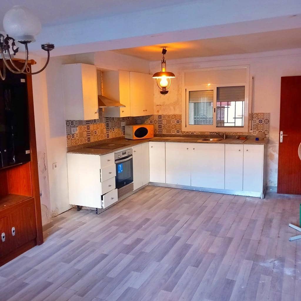 6 bedroom Townhouse for sale in Tivenys - € 76,000 (Ref: 9839169)