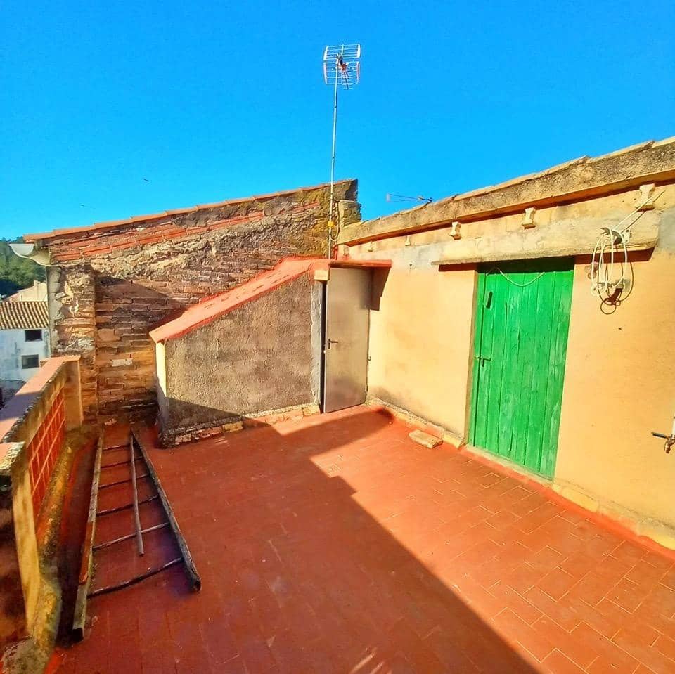 6 bedroom Townhouse for sale in Tivenys - € 76,000 (Ref: 9839169)