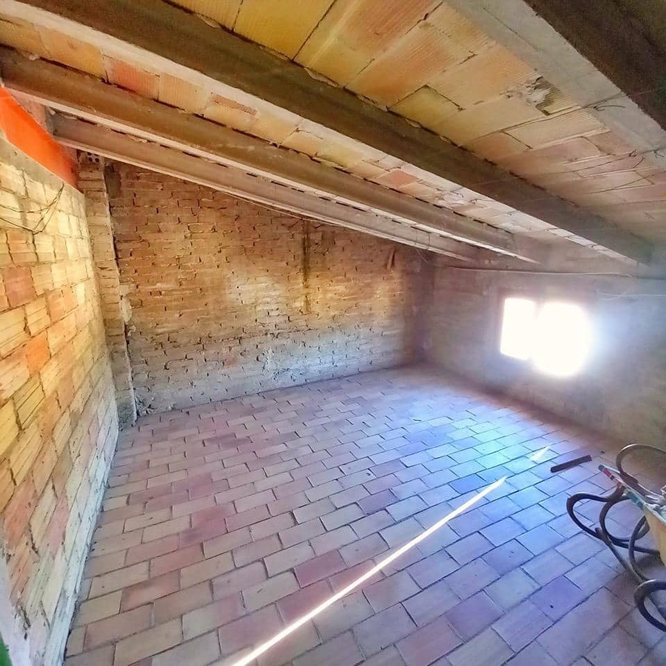6 bedroom Townhouse for sale in Tivenys - € 76,000 (Ref: 9839169)
