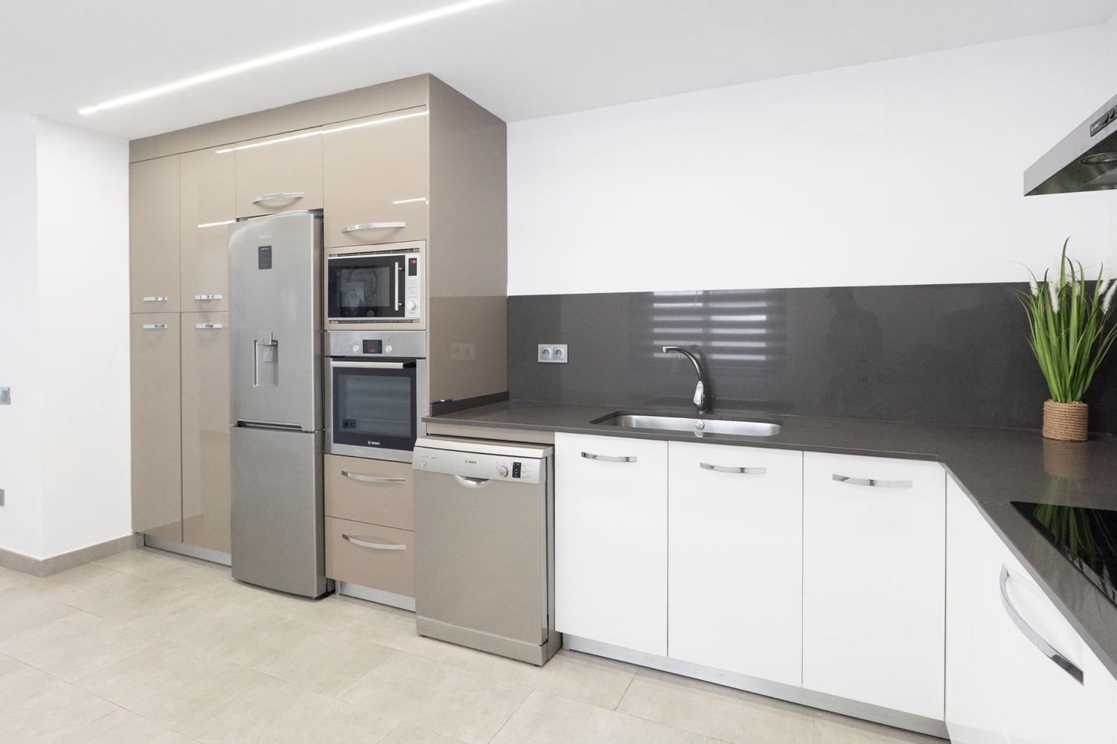 3 slaapkamer Villa te koop in Sant Jaume d'Enveja met garage - € 335.000 (Ref: 9945654)