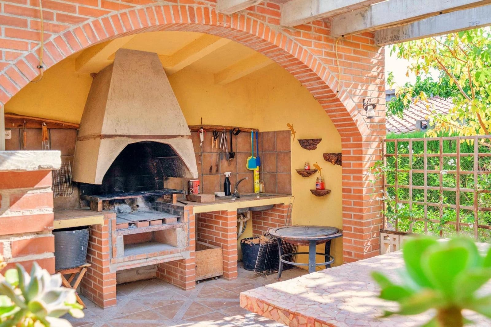 5 bedroom Villa for sale in Roquetes with pool garage - € 350,000 (Ref: 9999592)