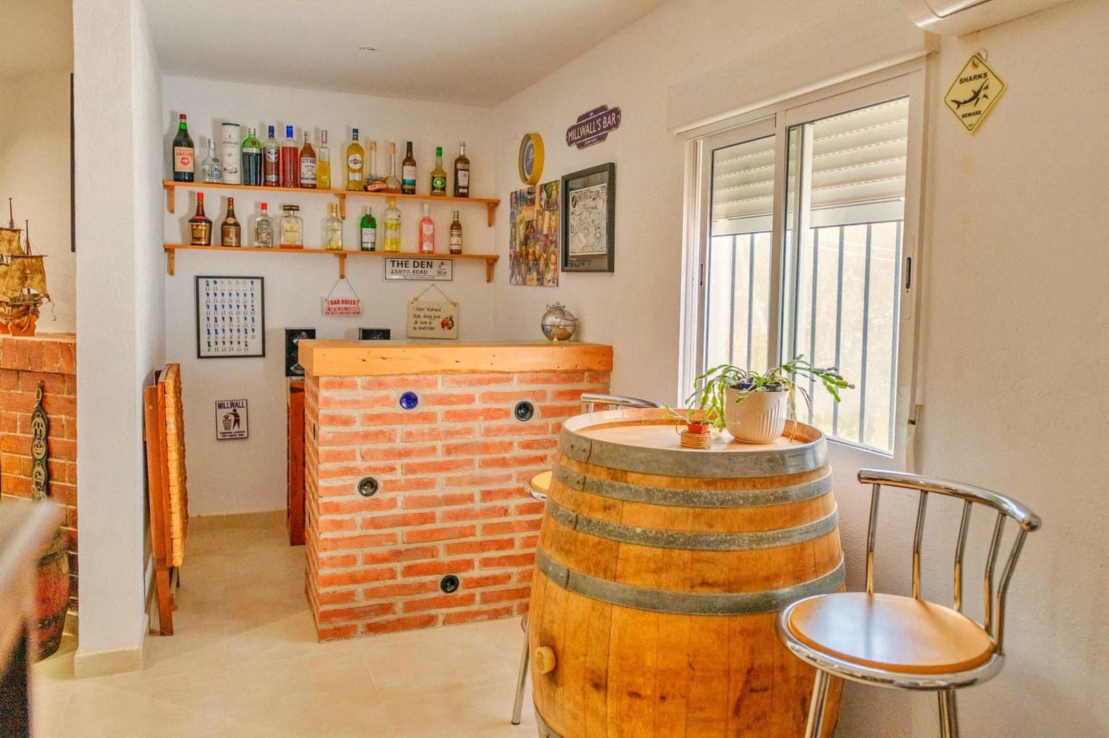 5 bedroom Villa for sale in Roquetes with pool garage - € 350,000 (Ref: 9999592)