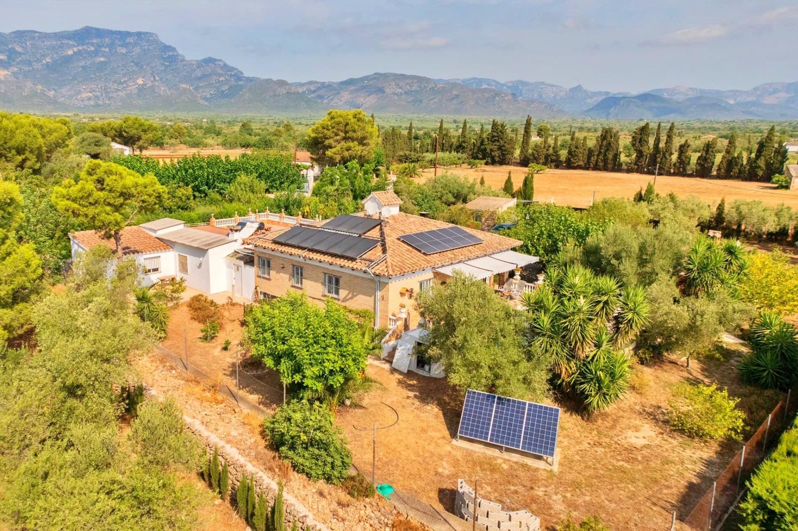 5 bedroom Villa for sale in Roquetes with pool garage - € 350,000 (Ref: 9999592)