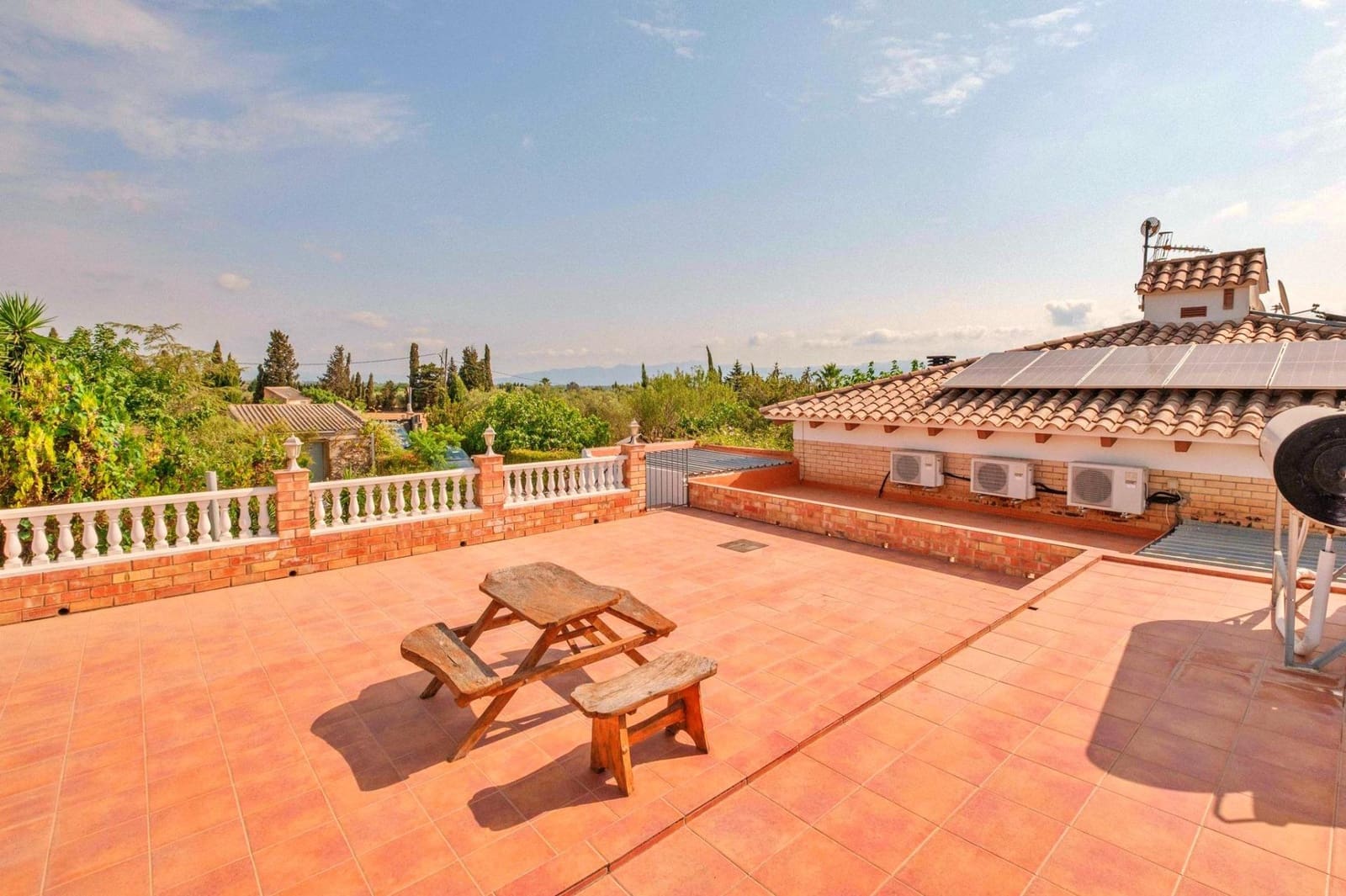 5 bedroom Villa for sale in Roquetes with pool garage - € 350,000 (Ref: 9999592)