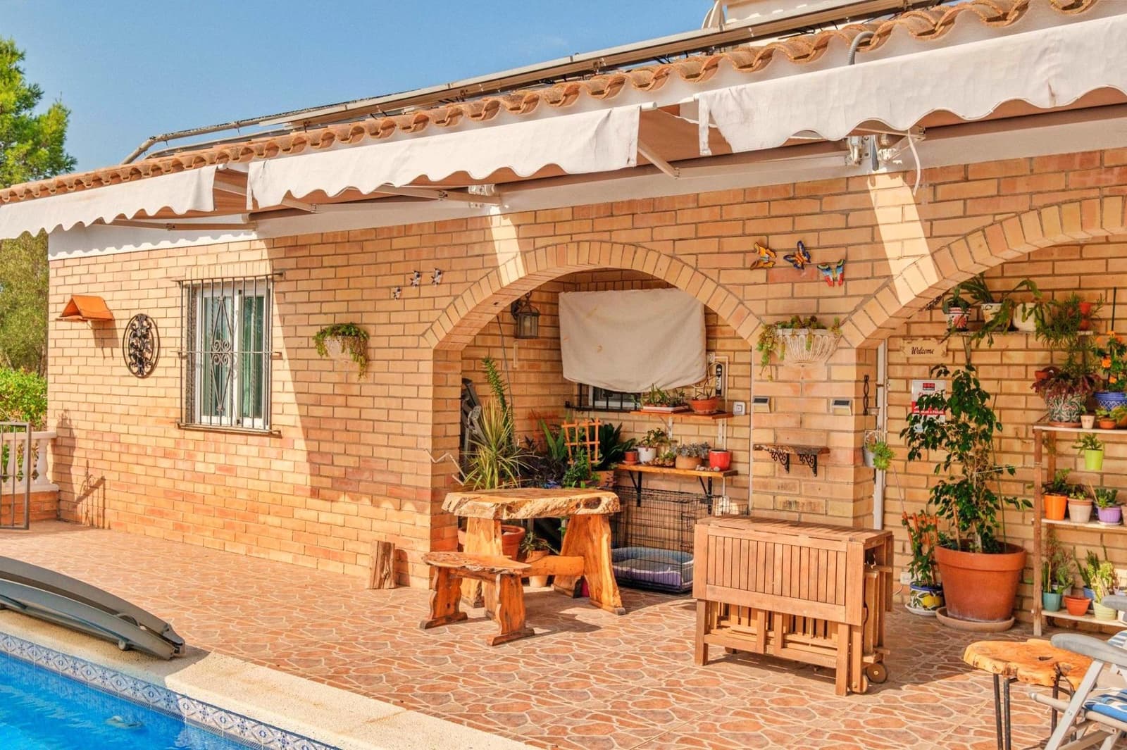 5 bedroom Villa for sale in Roquetes with pool garage - € 350,000 (Ref: 9999592)