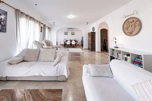 4 chambre Villa/Maison à vendre à Nerja avec piscine garage - 1 600 000 € (Ref: 10075387)