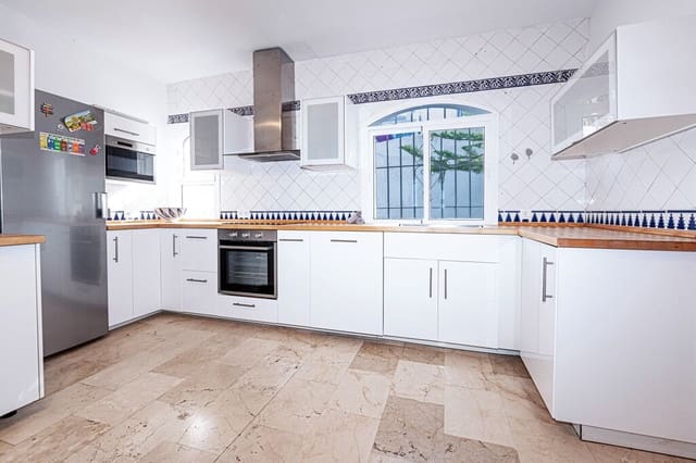 4 chambre Villa/Maison à vendre à Nerja avec piscine garage - 1 600 000 € (Ref: 10075387)
