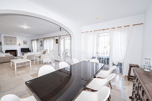 4 chambre Villa/Maison à vendre à Nerja avec piscine garage - 1 600 000 € (Ref: 10075387)
