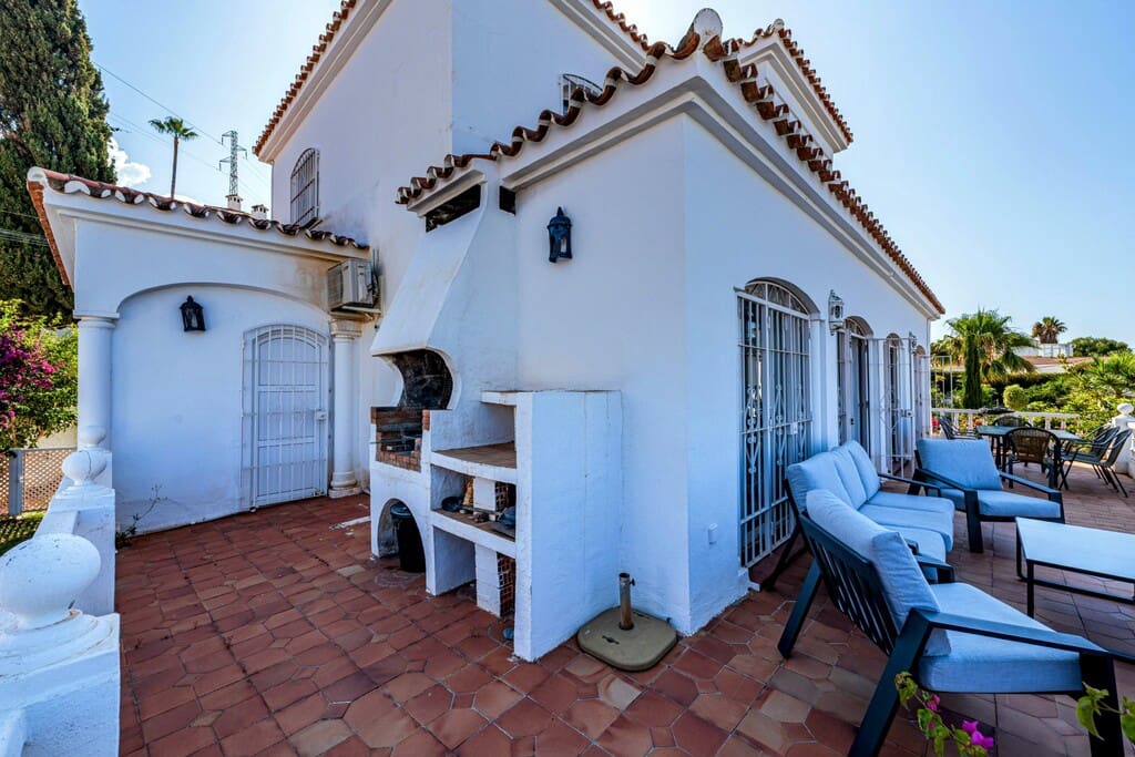 4 quarto Moradia para venda em Nerja com piscina garagem - 1 600 000 € (Ref: 10075387)