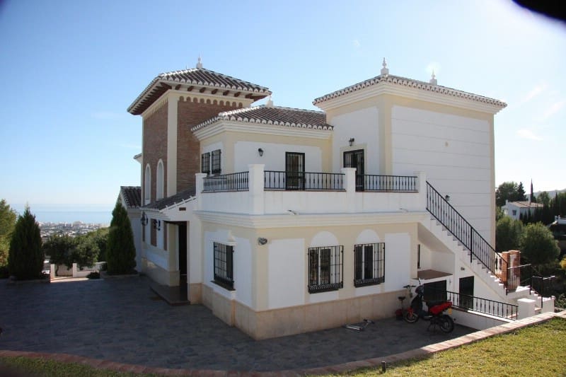 5 bedroom Villa for sale in Frigiliana with pool - € 1,500,000 (Ref: 3719000)