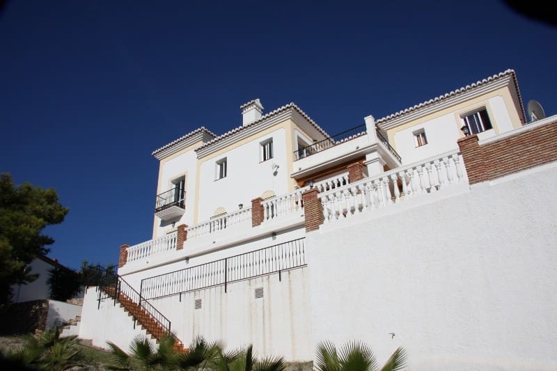 5 bedroom Villa for sale in Frigiliana with pool - € 1,500,000 (Ref: 3719000)