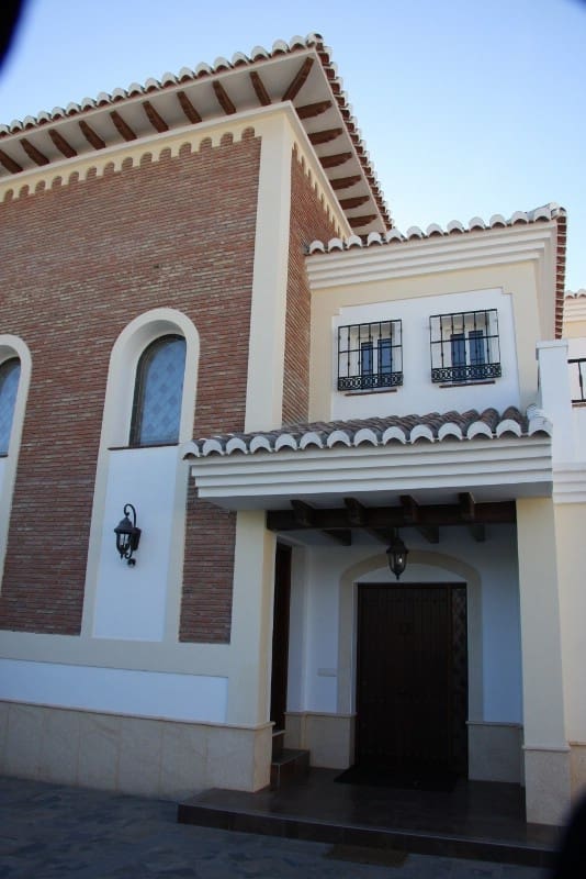 5 bedroom Villa for sale in Frigiliana with pool - € 1,500,000 (Ref: 3719000)