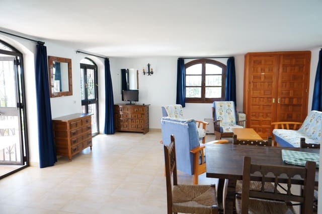 4 bedroom Villa for sale in Nerja with pool - € 450,000 (Ref: 9017371)