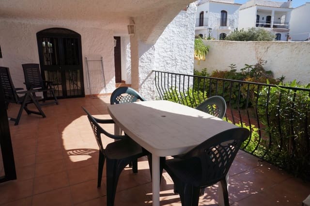4 bedroom Villa for sale in Nerja with pool - € 450,000 (Ref: 9017371)