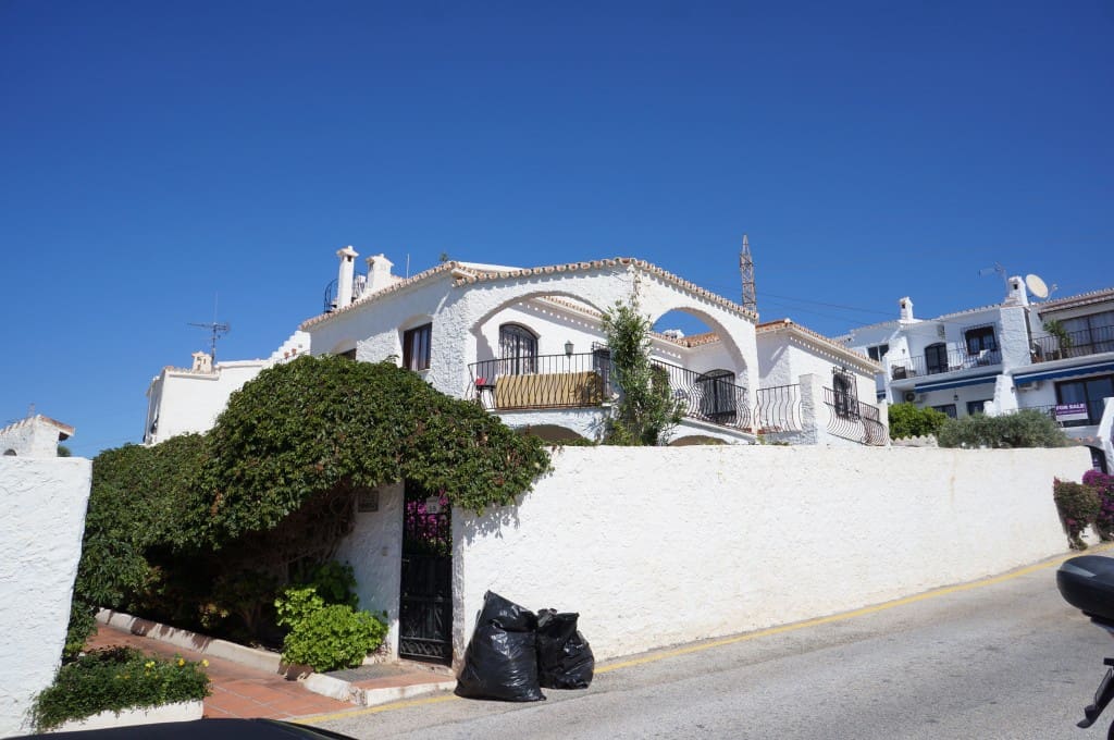 4 bedroom Villa for sale in Nerja with pool - € 450,000 (Ref: 9017371)