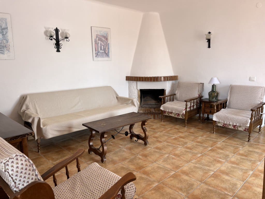 4 bedroom Villa for sale in Nerja with pool - € 450,000 (Ref: 9017371)