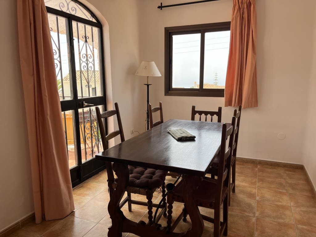 4 bedroom Villa for sale in Nerja with pool - € 450,000 (Ref: 9017371)