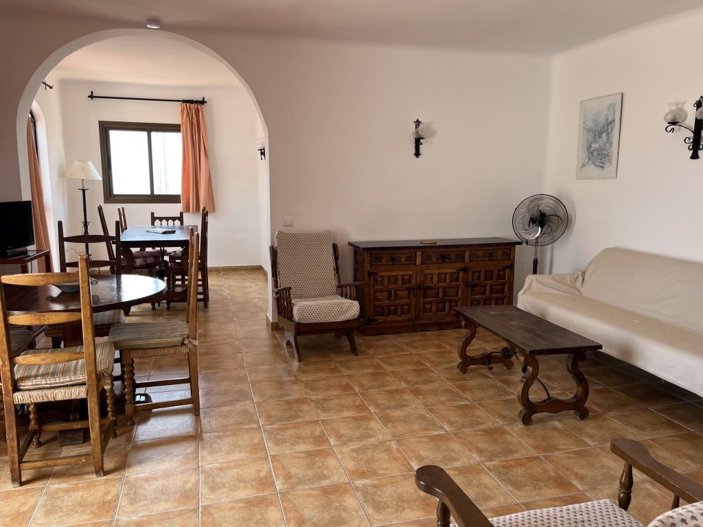 4 bedroom Villa for sale in Nerja with pool - € 450,000 (Ref: 9017371)